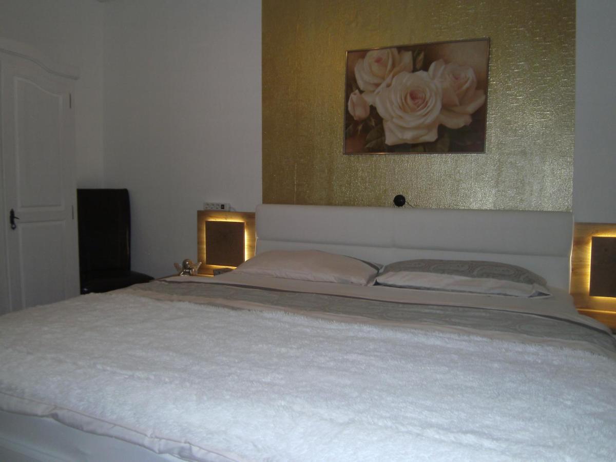 Ferienwohnung Rosentraum Oberotterbach 外观 照片